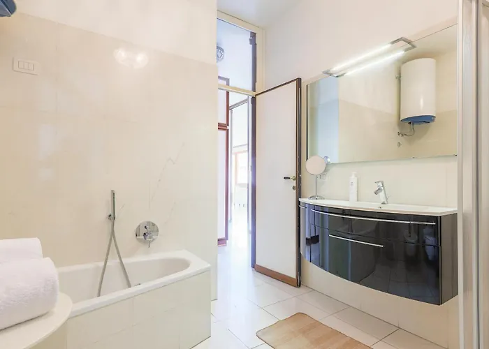 Piazza Cavour - By Myhomeincomo Apartman
