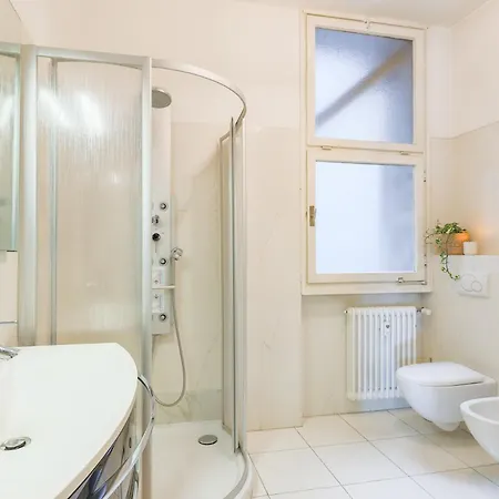 Apartman Piazza Cavour - By Myhomeincomo Como