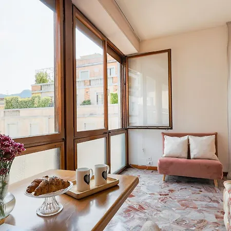 Apartamento Piazza Cavour - By Myhomeincomo Como